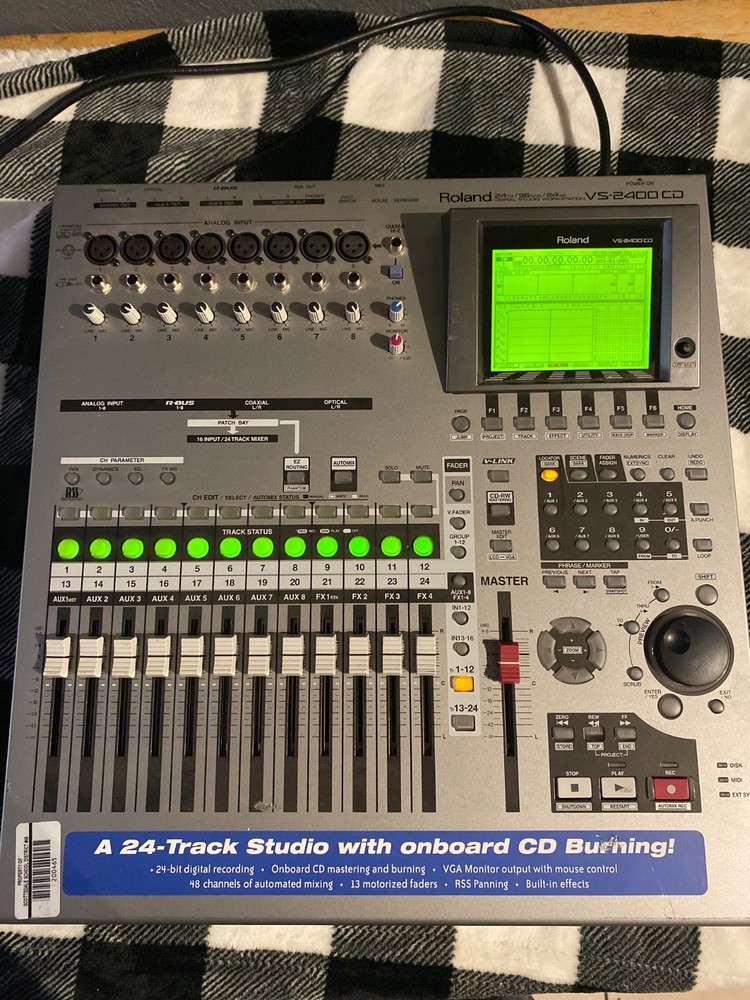 Roland VS-2400CD Digital Recorder 24-Track CD-RW(Damaged button)