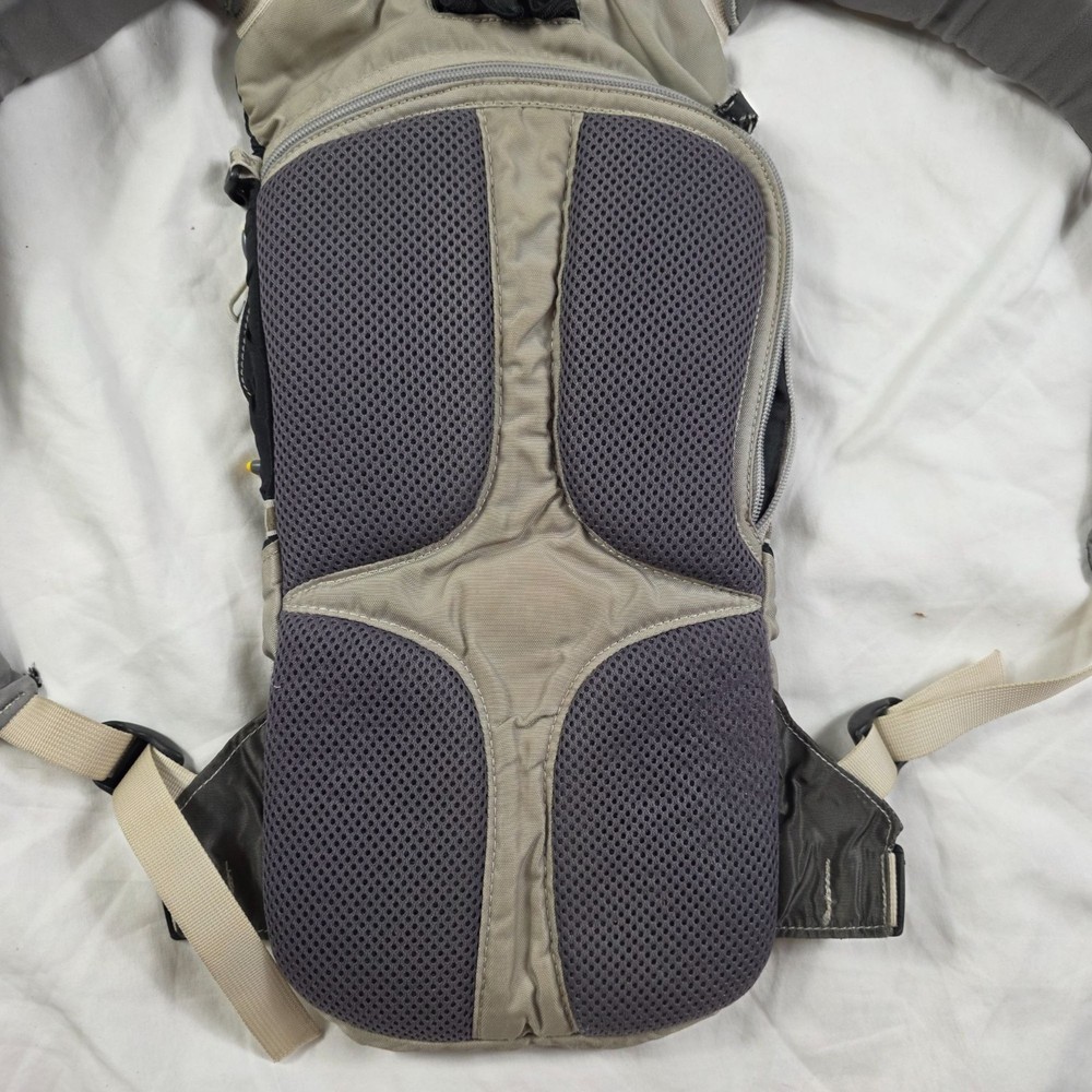 CamelBak Magic Womens Hydration Gray Backpack Camping Hiking Outdoors Casual