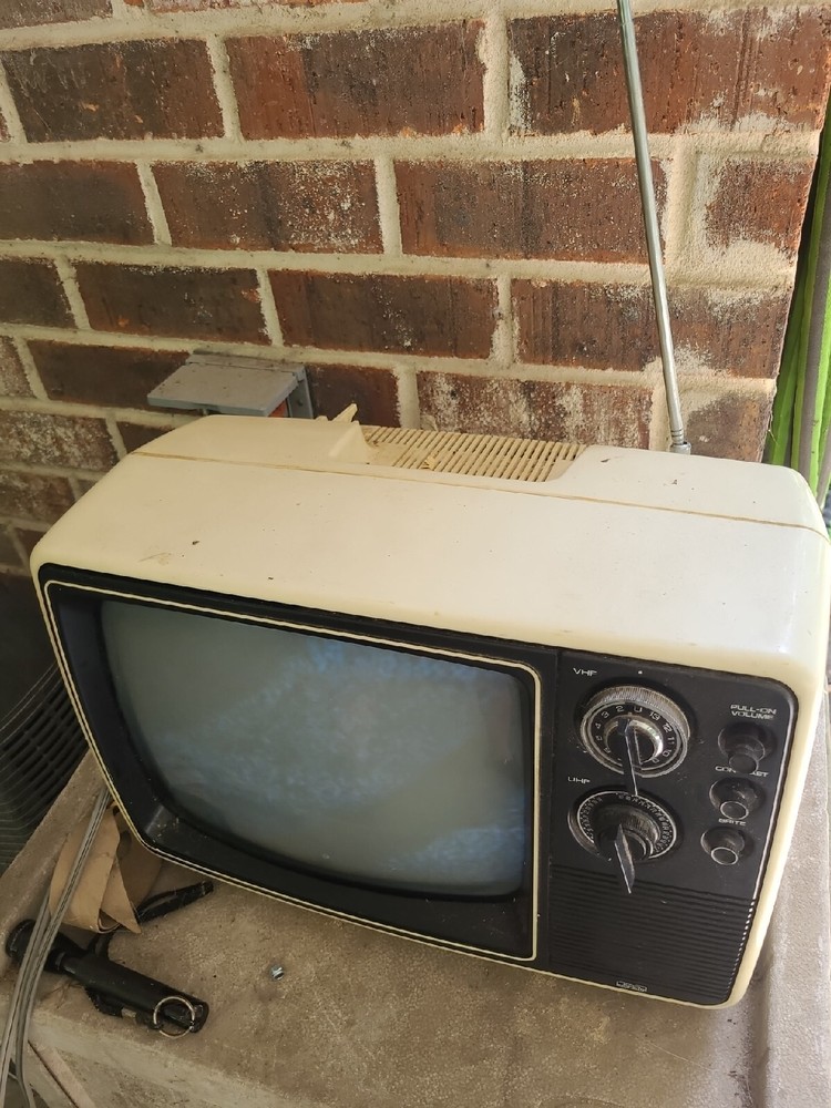 Vintage 1977 Sears Solid State TV