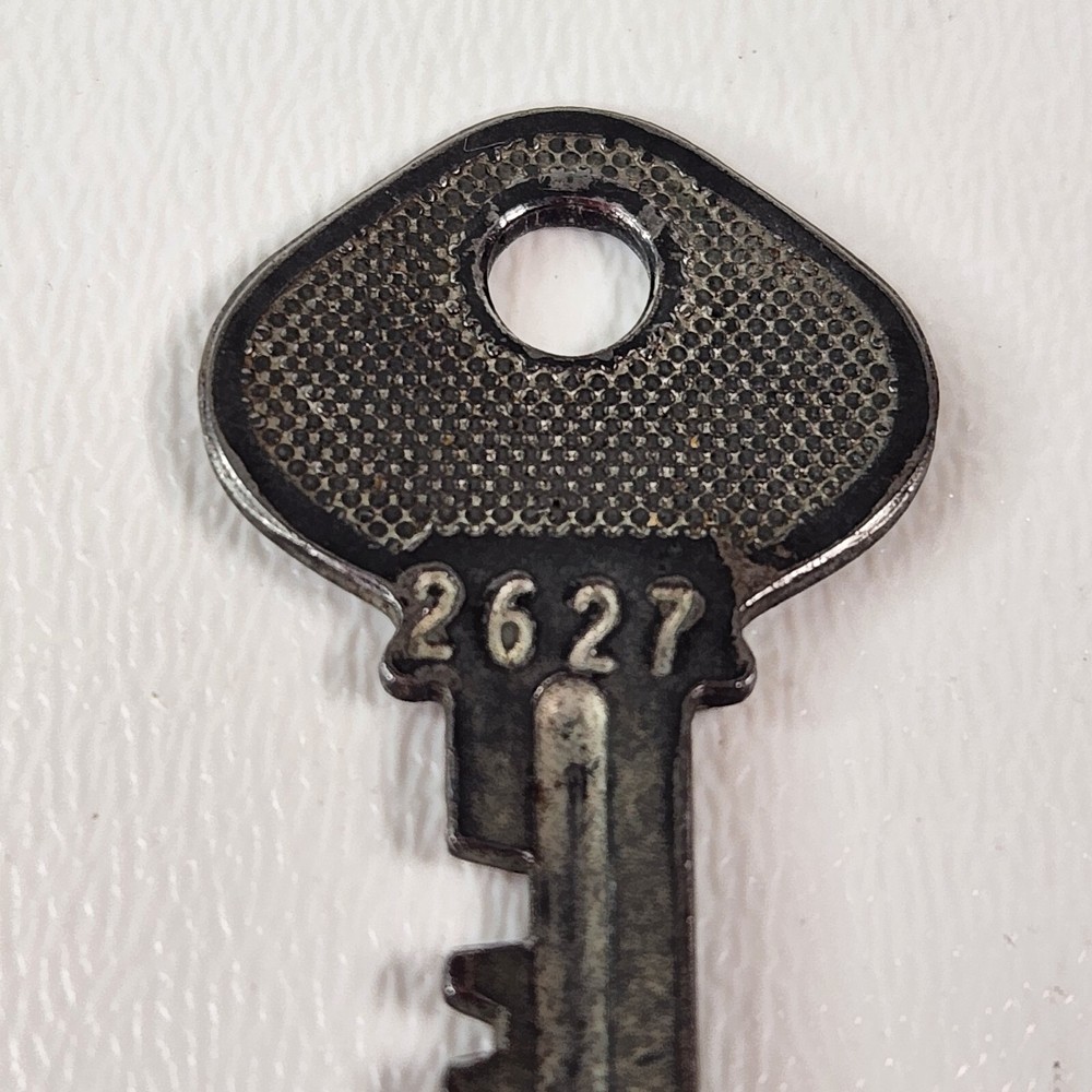 SLAYMAKER 2627 Key Silver Vintage