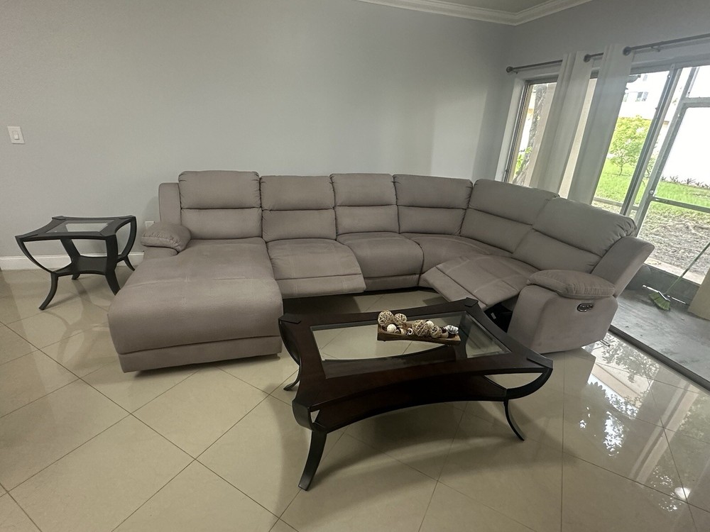 Living Room Set With 2 Tablas