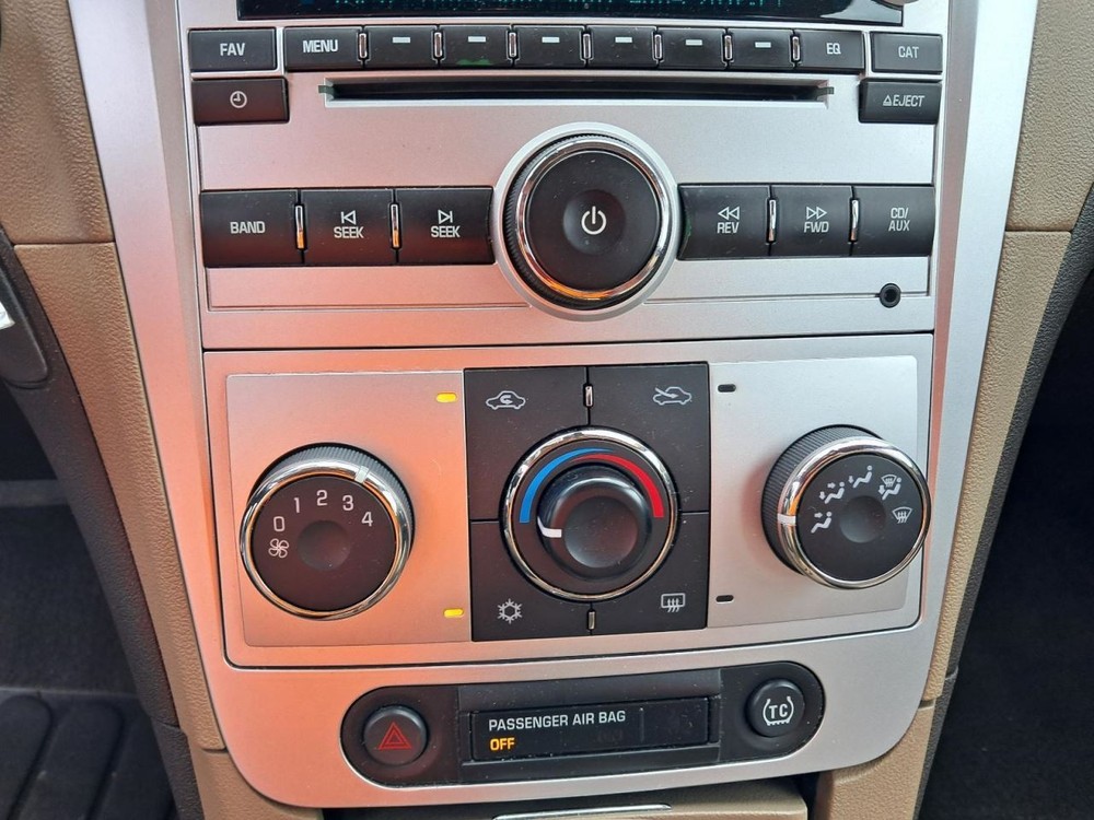 MALIBU 2010 Glove Box 4808760