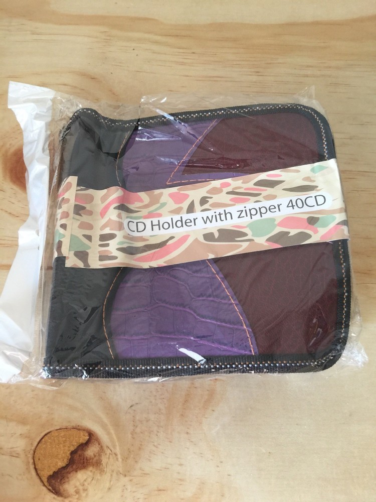 40 CD HOLDER WITH ZIPPER NIP
