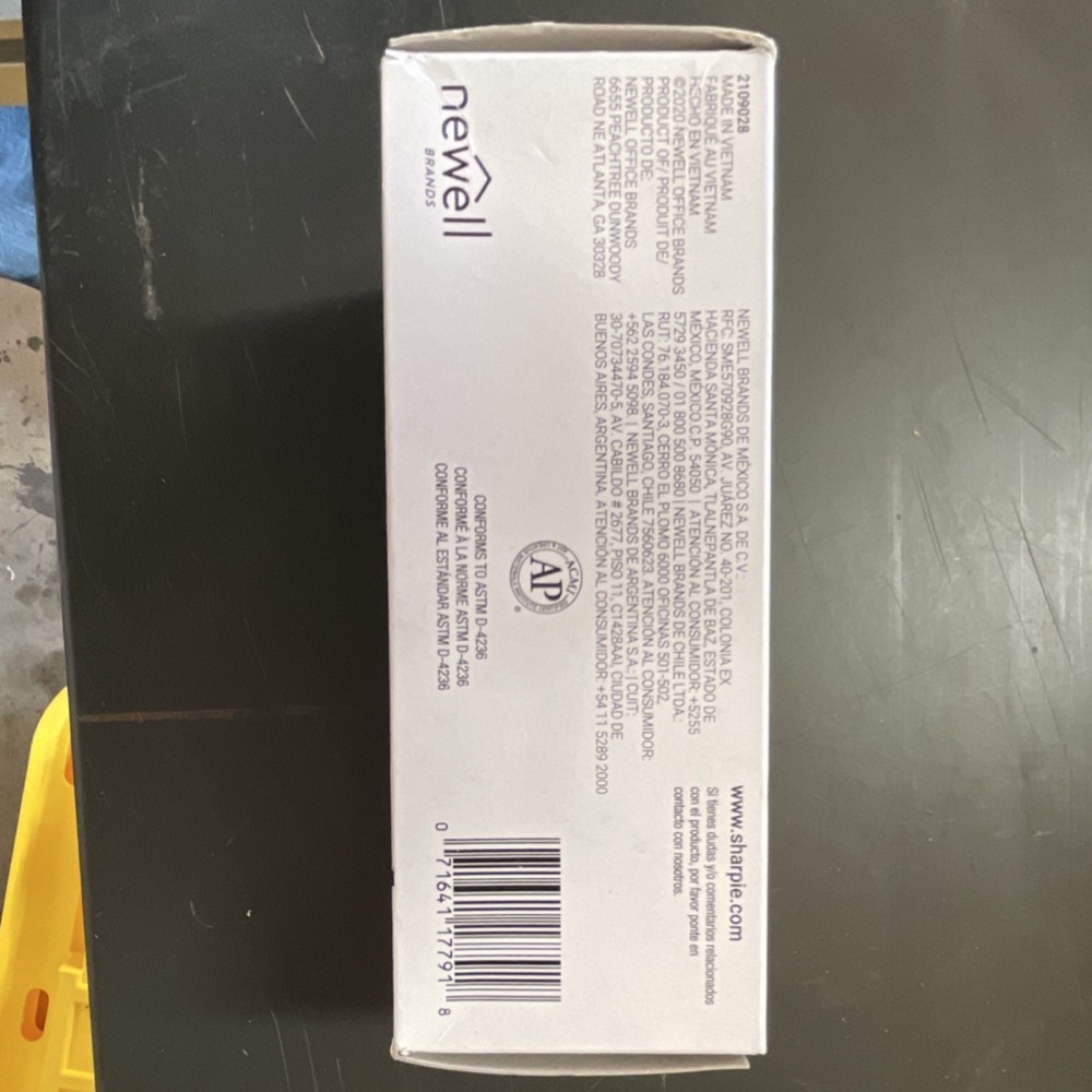 Sharpie Oil-Based Permanent Paint Marker Medium White 12 Pack