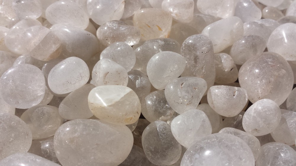 CLEAR QUARTZ TUMBLED STONE (1) MEDIUM/LARGE NATURAL TUMBLE STONE