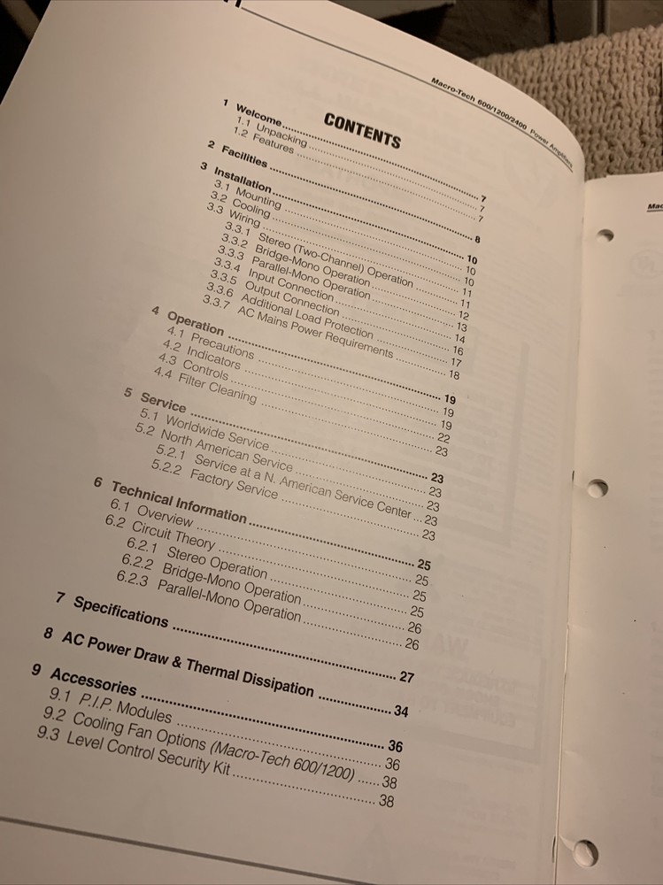Original Macro Tech 600/1200/2400 Personal power Ampliers Manual