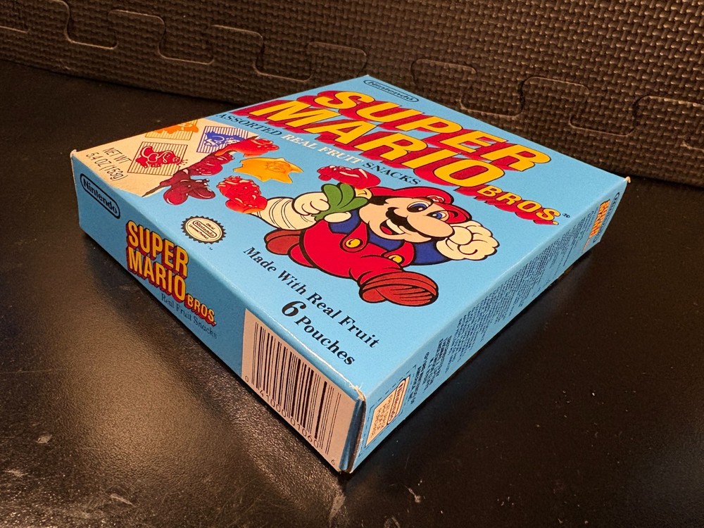 1989 Super Mario Bros fruit snacks (Princess on back) - Replacement novelty box
