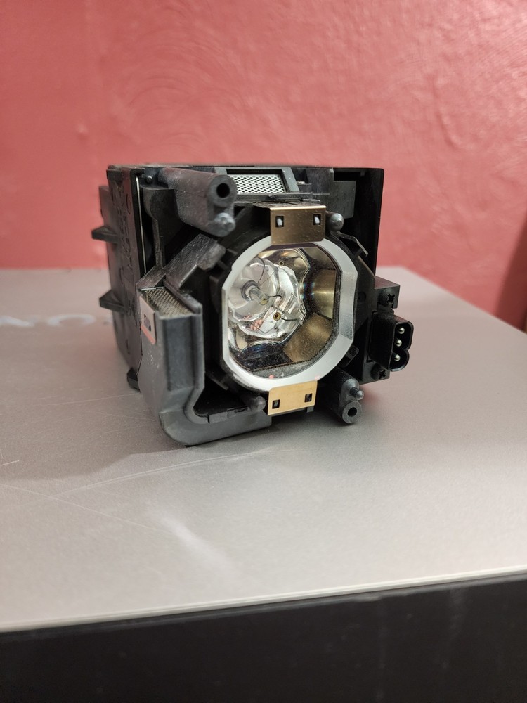 Sony VPL-FX40 Proyector plus replacement lamp no remote control Works Perfect