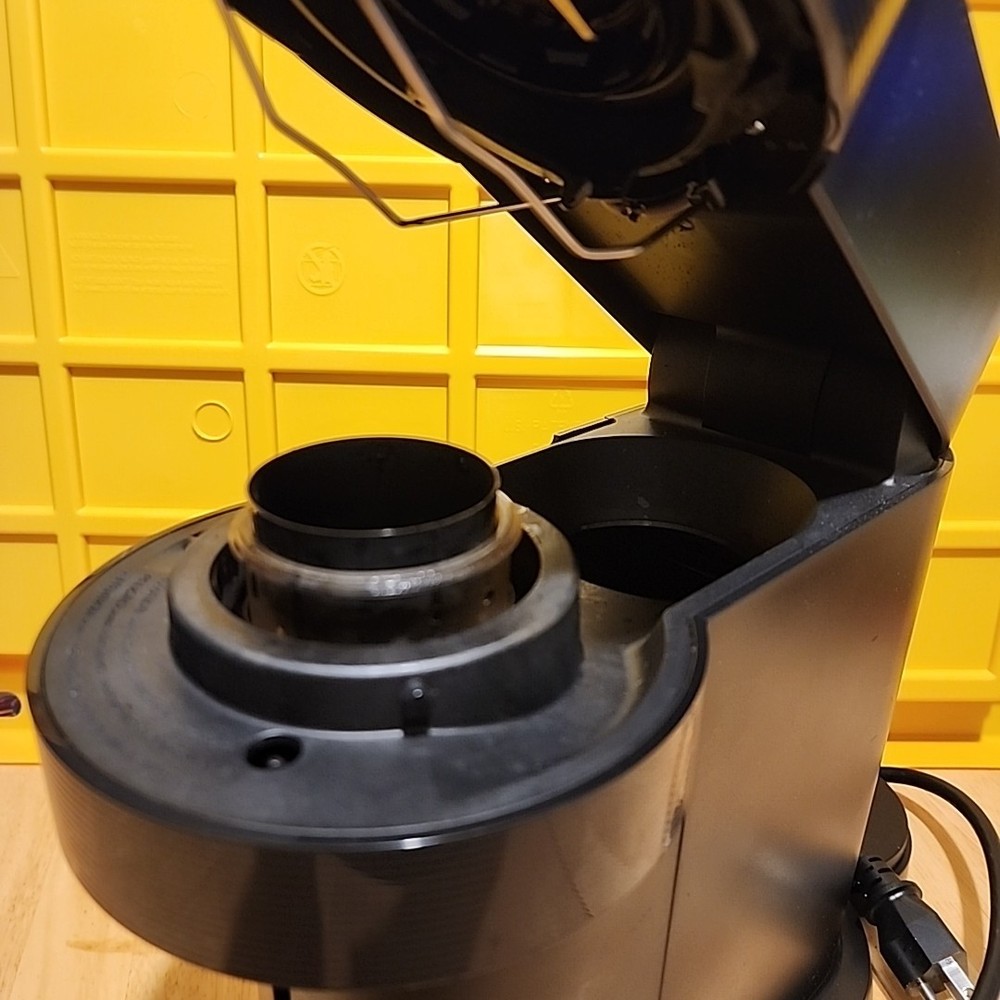 Nespresso Vertuo Next Black No Tank Refurbished