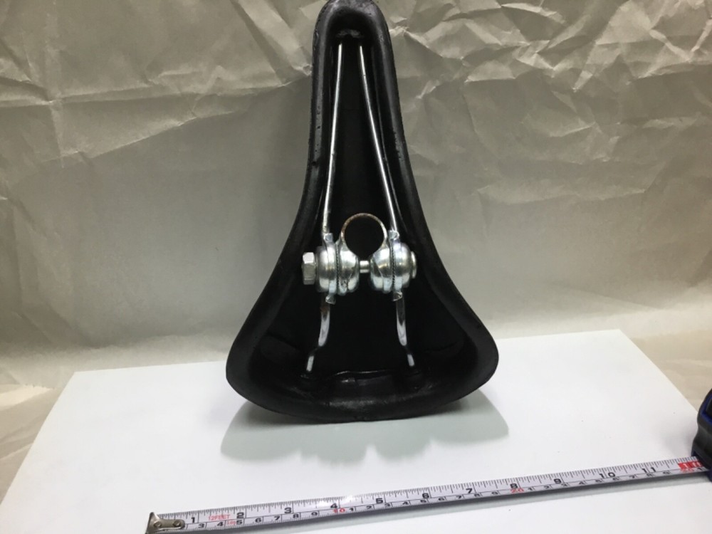 Akron Hsiang Li Saddle