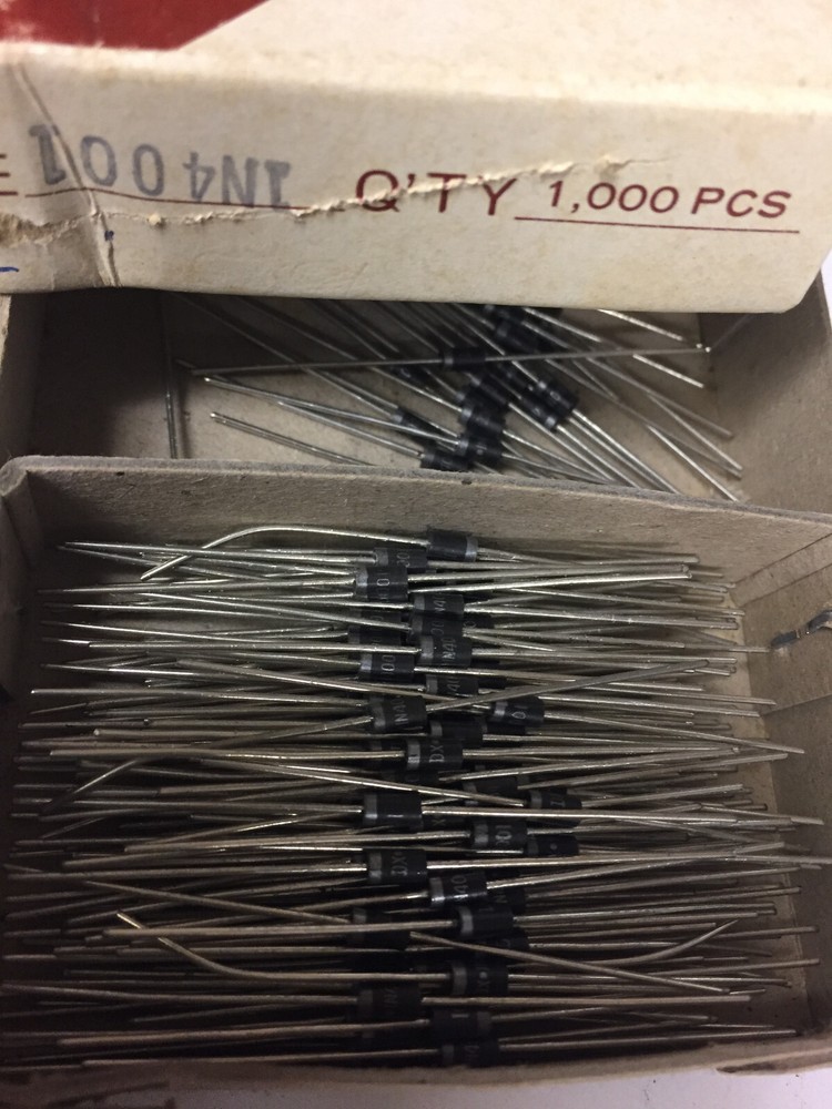 1N4001 DIODE 1 A 1000V  100 PCS NOS