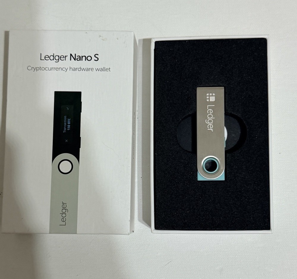 Ledger Nano S Cryptocurrency Bitcoin Hardware Wallet - NOB