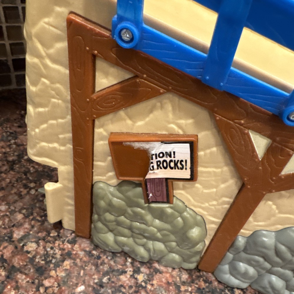 Take Along Thomas & Friends Center Island Quarry(Missing Pieces)&Train Tracks