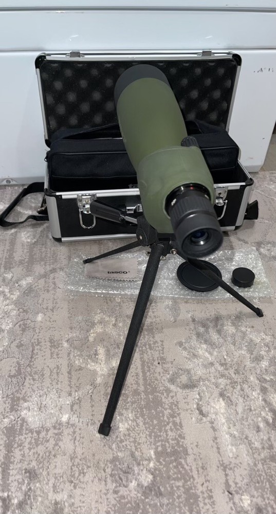 TASCO SPOTTING SCOPE ON TRIPOD, 20-60X