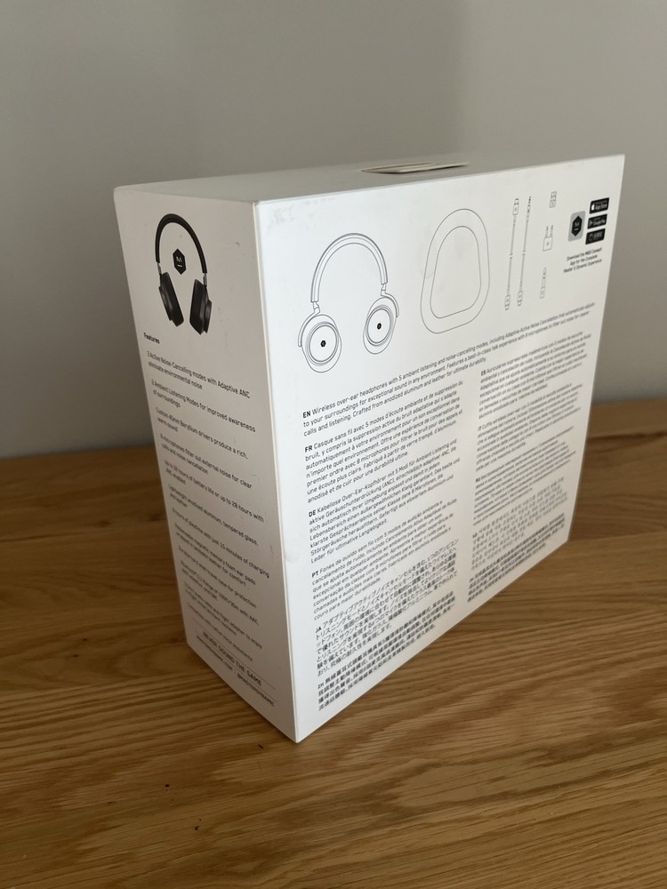 Master and Dynamic MW75 headphones