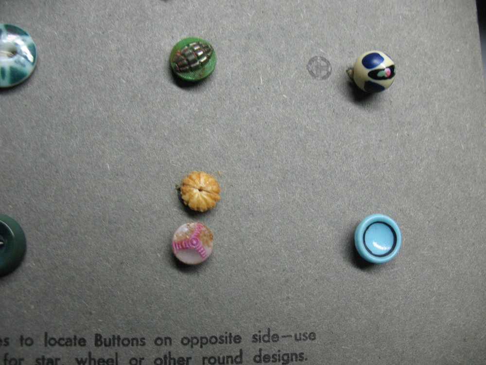 ANTIQUE BUTTONS (41) COUNT MIXED MATERIALS