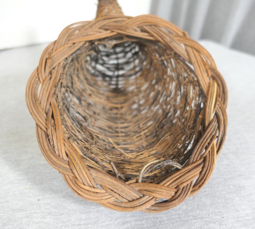NEW Woven Wicker Rustic Display Décor Fall Hanging Cornucopia Holder Basket 14"