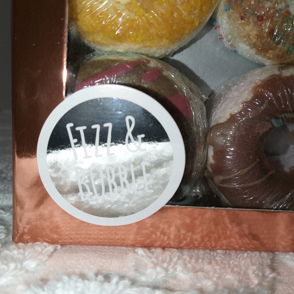Fizz & Bubble Fruit & Floral Truffles-Bath Donuts-9 Bombs In Box. 8 Oils Blend.