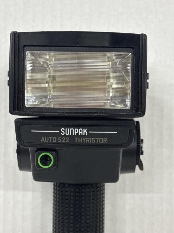 Sunpack Auto 522 Thyristor Handle Mount Camera Flash With Bracket Untested