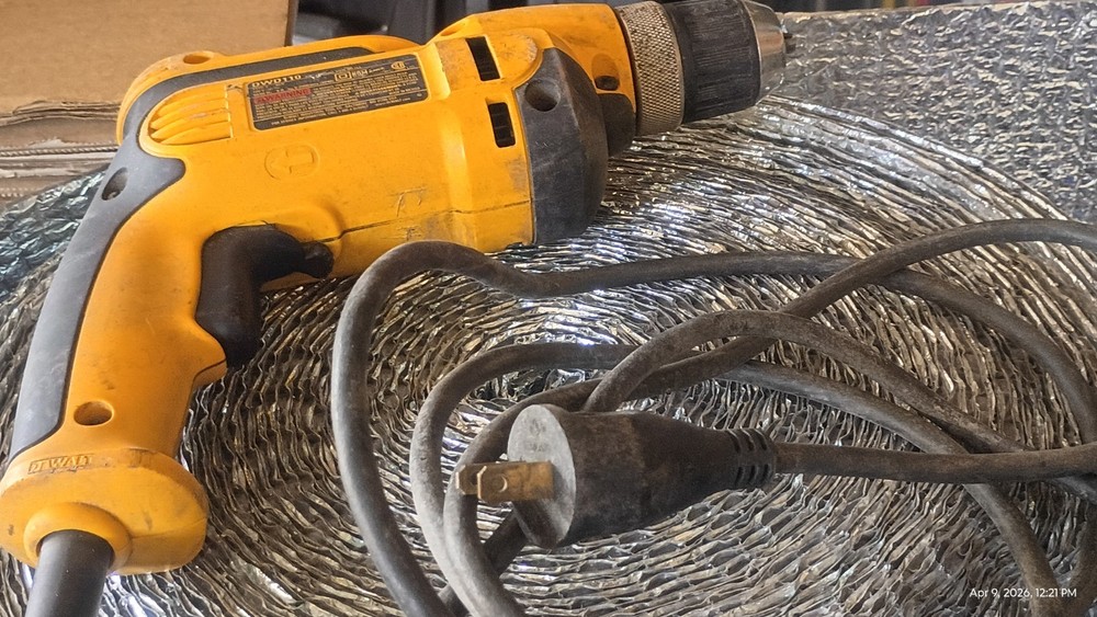 DEWALT DWD110 3/8 Corded Drill Variable Speed Reversible .Tested👍