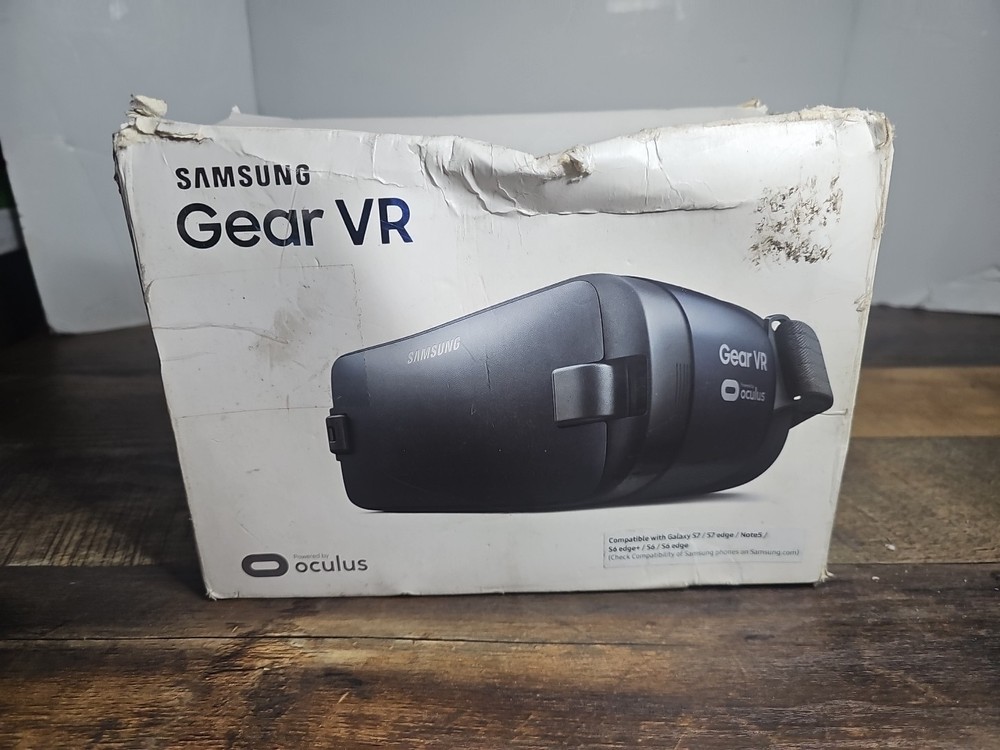 Samsung Gear VR Headset with Oculus