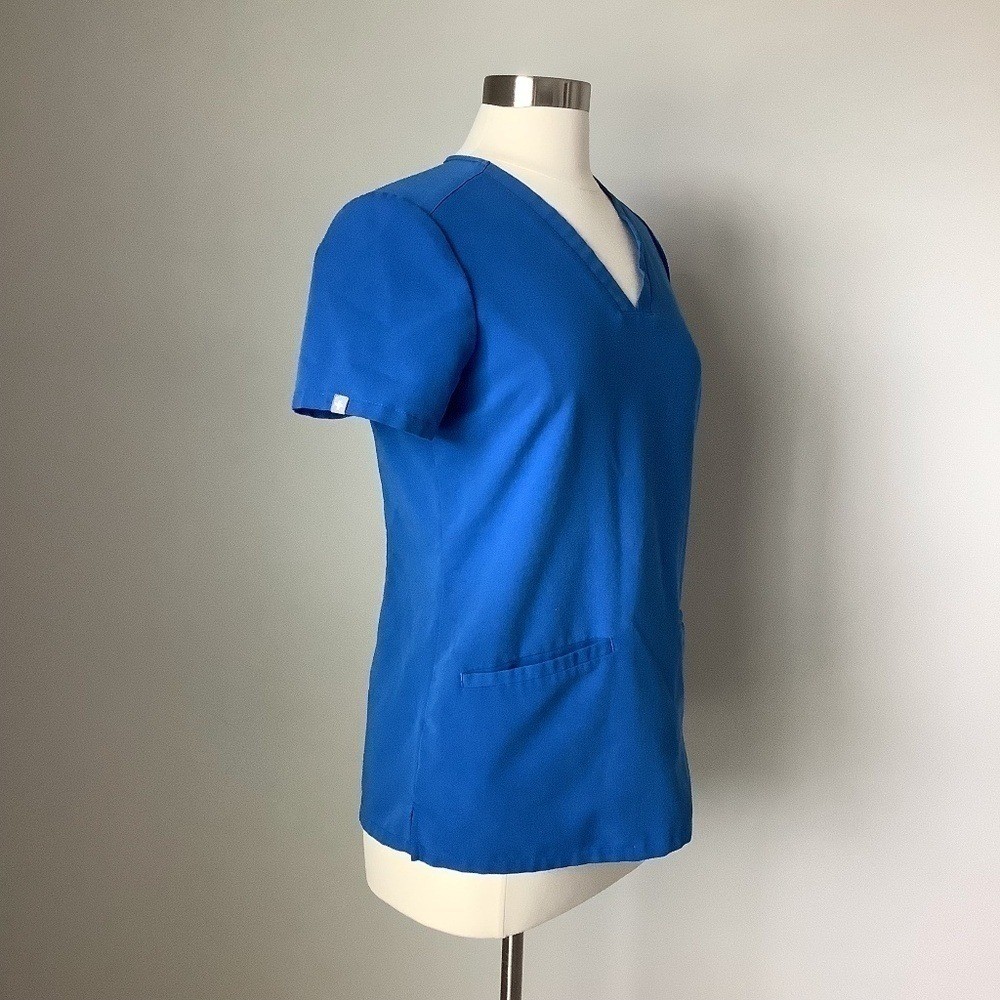 FIGS Technical Collection Scrub Top XS Pockets FW1100