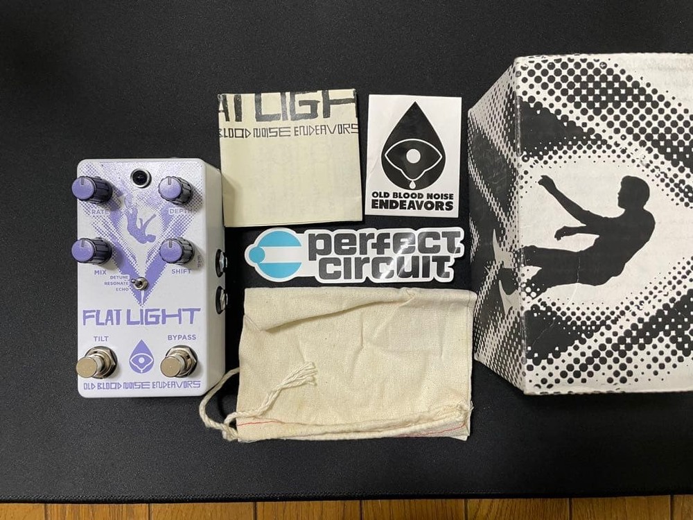 Old Blood Noise Endeavors/FLAT LIGHT