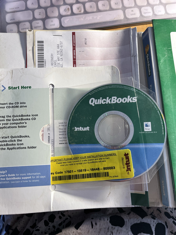 Intuit QuickBooks PRO 2006 Edition - Includes Box, Book, Disc, & Code.