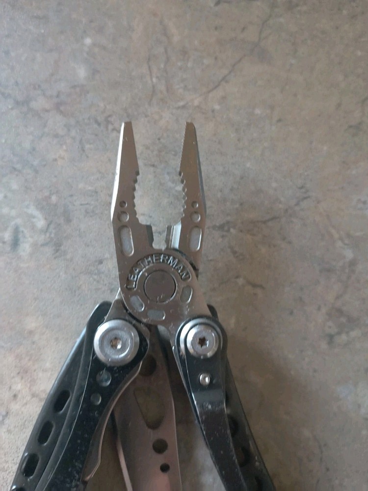 Leatherman Skeletool CX Multi-Tool - Plain Edge 154CM Blade/Sheath