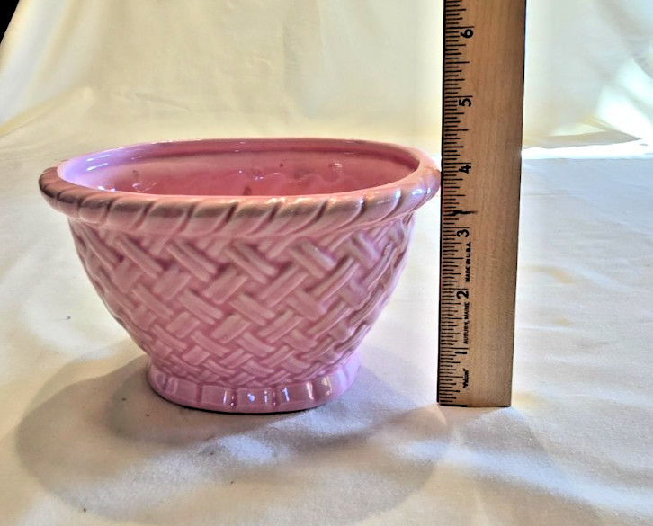 Basketweave Pattern Planter/Vase Pink