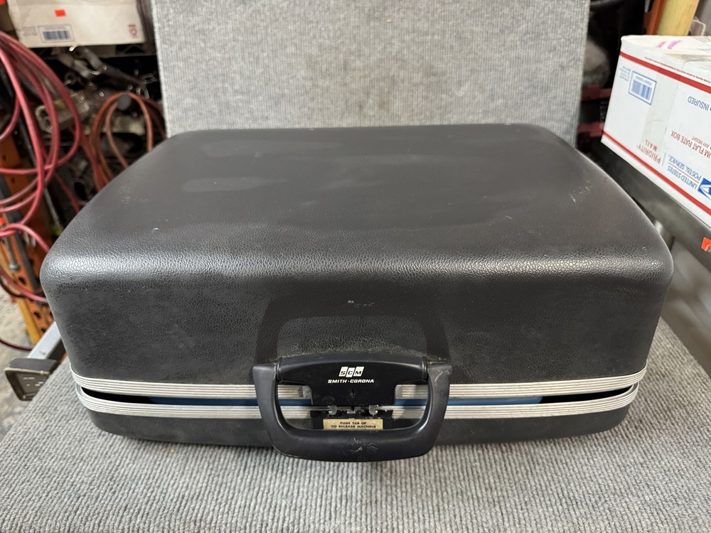 SCM Smith Corona Automatic 12 Portable Typewriter W/Case