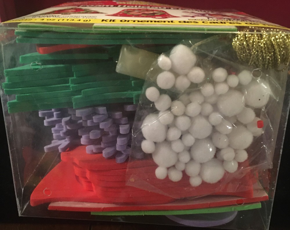 Creative Hands Foam Holiday Frames Kit Makes 30 Ornaments