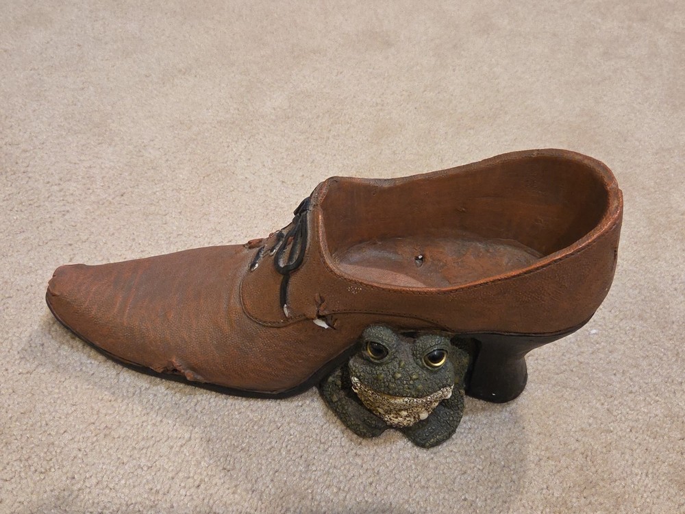 VINTAGE TOAD HOLLOW RESIN SHOE PLANTER