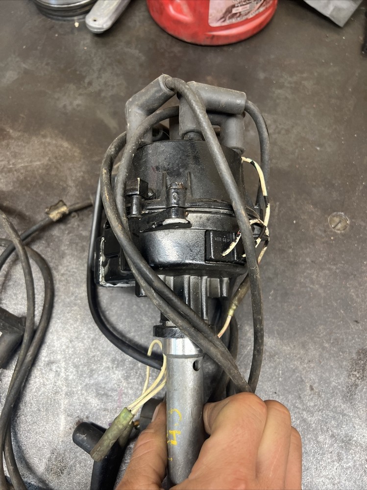 Thunderbolt IV distributor with ignition module