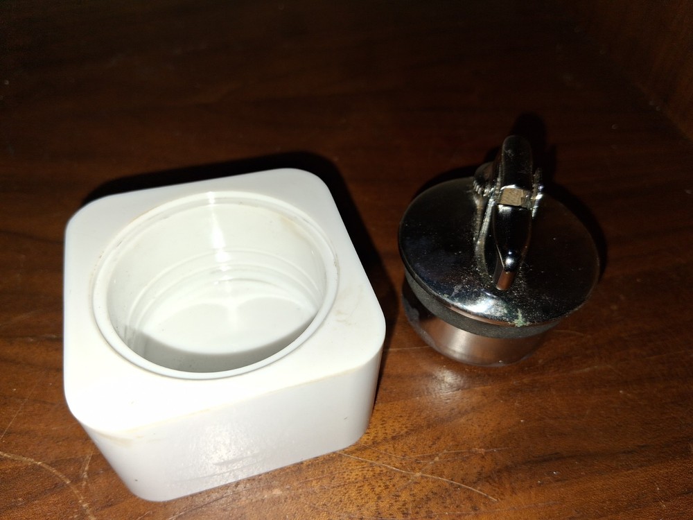 Vintage Ronson Varaflame White Square Table Lighter READ