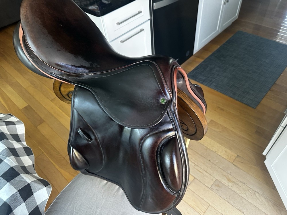 County Solution Jump Saddle 18 M SR