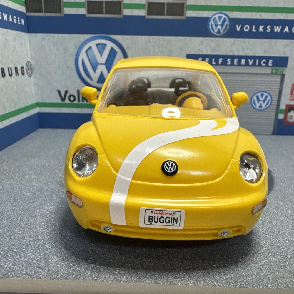 1:24 Scale Plastic Volkswagen Bug California BUGGING