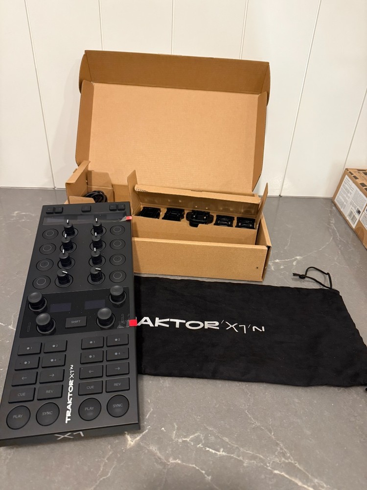 TRAKTOR KONTROL X1 MK1 HW DJ CONTROLLER