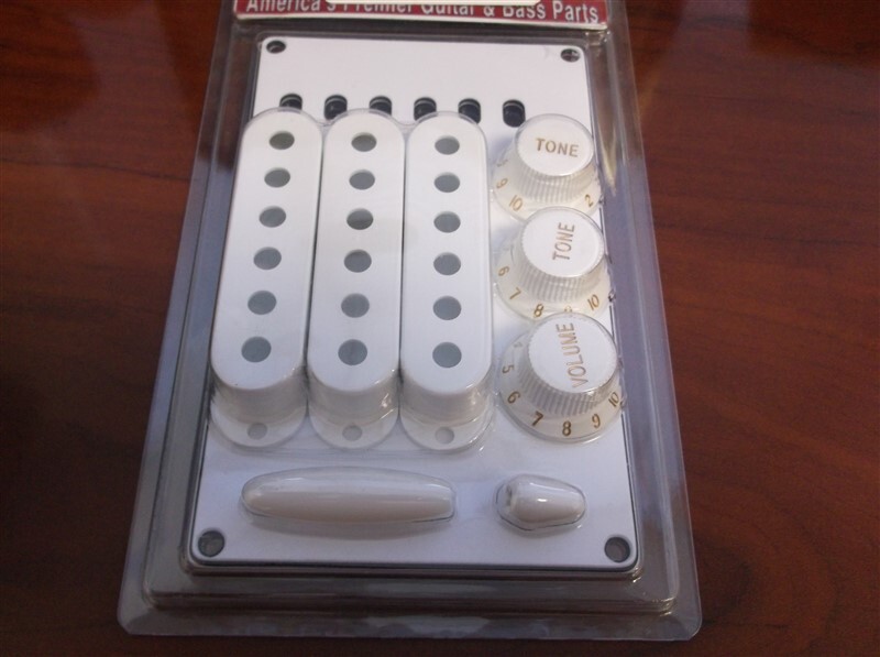 NEW - Accessory Kit For Fender Strat - WHITE