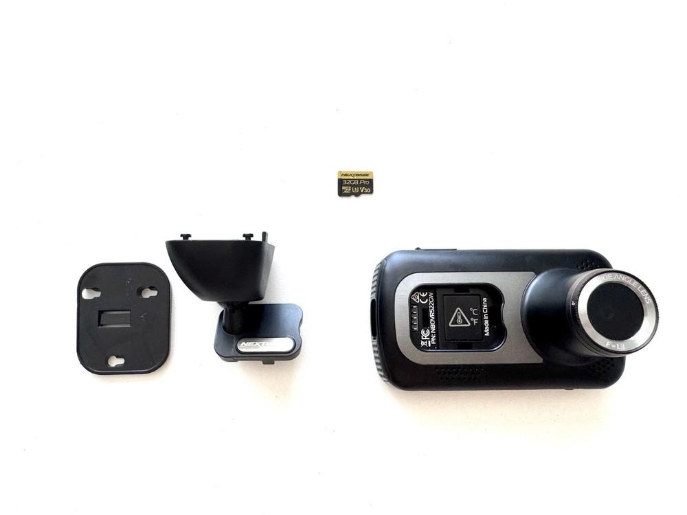 Nextbase 522GW Dash Camera with holder 32GB sd card