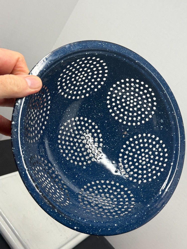 Vintage Blue Enamel Kitchen Strainer Colander 3 footed 9.5”