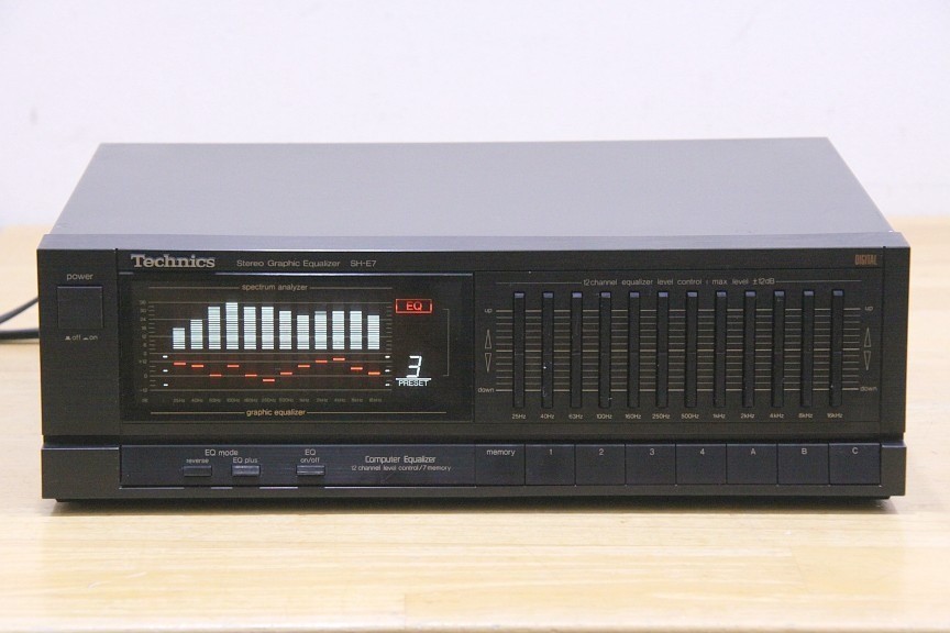 Technics SH-E7 12-Band Graphic Equalizer with Spectrum Analyzer Japan Used