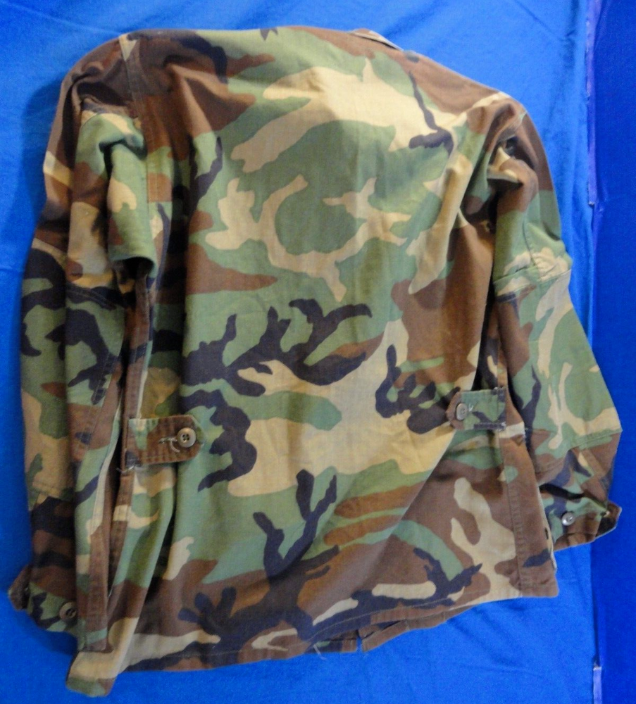 BDU WOODLAND CAMOUFLAGE JACKET W/ CHEST HOOK & LOOP ID SMALL SHORT