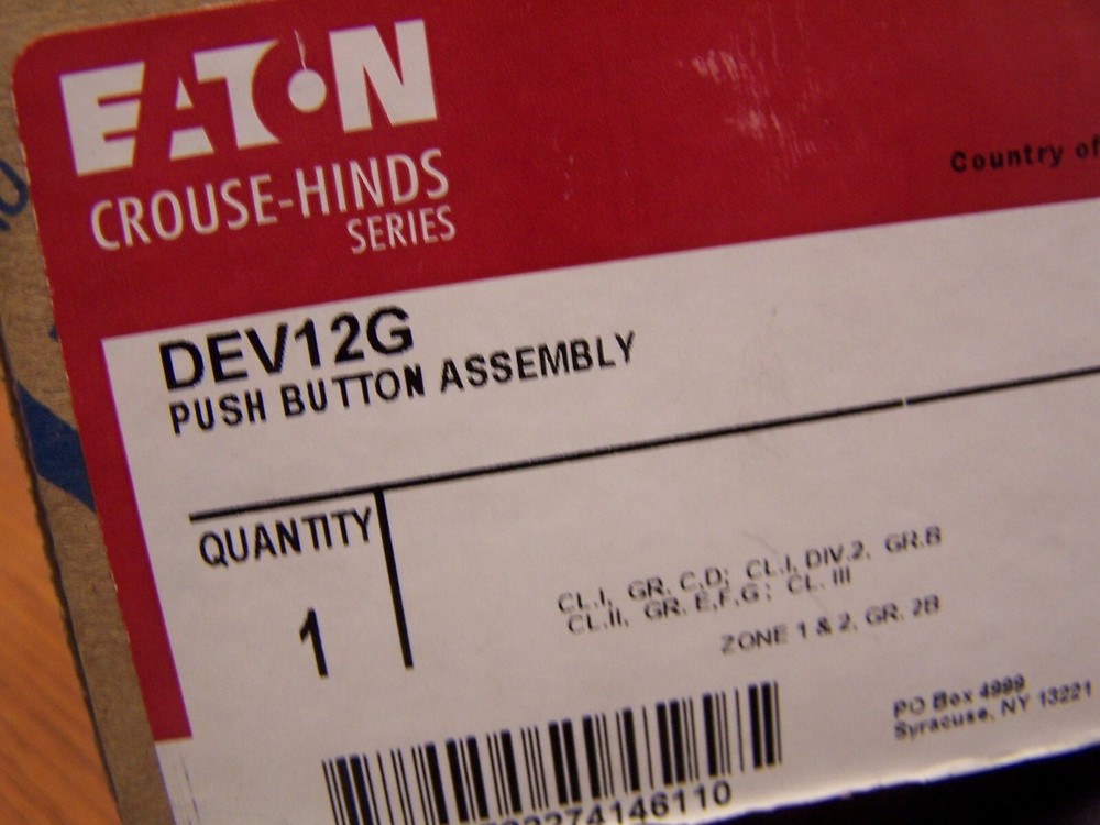 NEW CROUSE HINDS HAZARDOUS LOATION PUSH BUTTON GREEN DEV12G