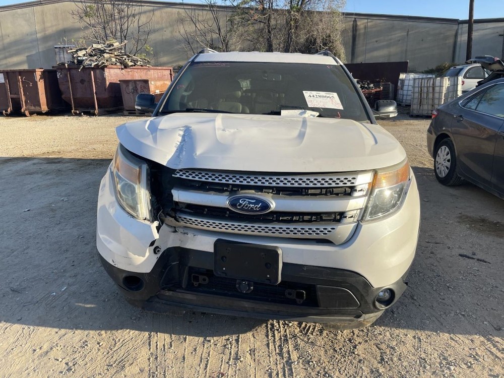 Info-GPS-TV Screen Front Display 8" Screen Fits 13-14 EXPLORER 1014678