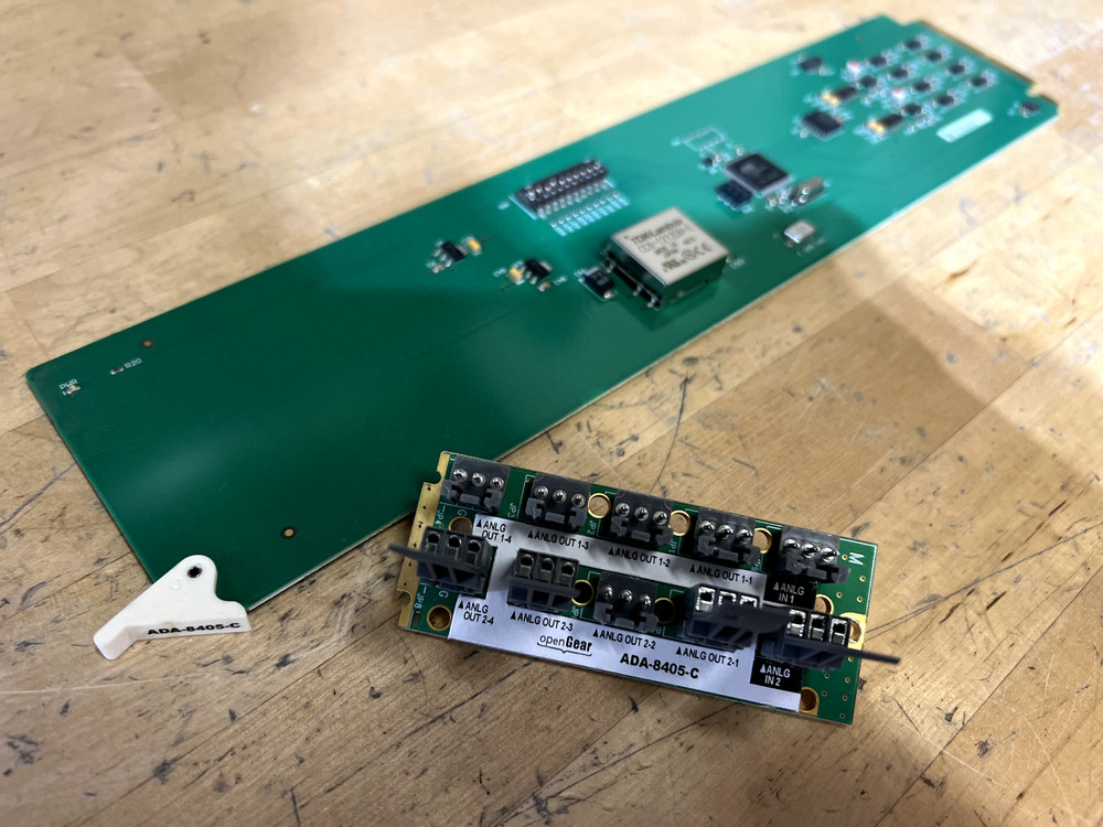 Ross ADA-8405-C Analog Audio and Timecode DA with Remote Gain CG01C4K