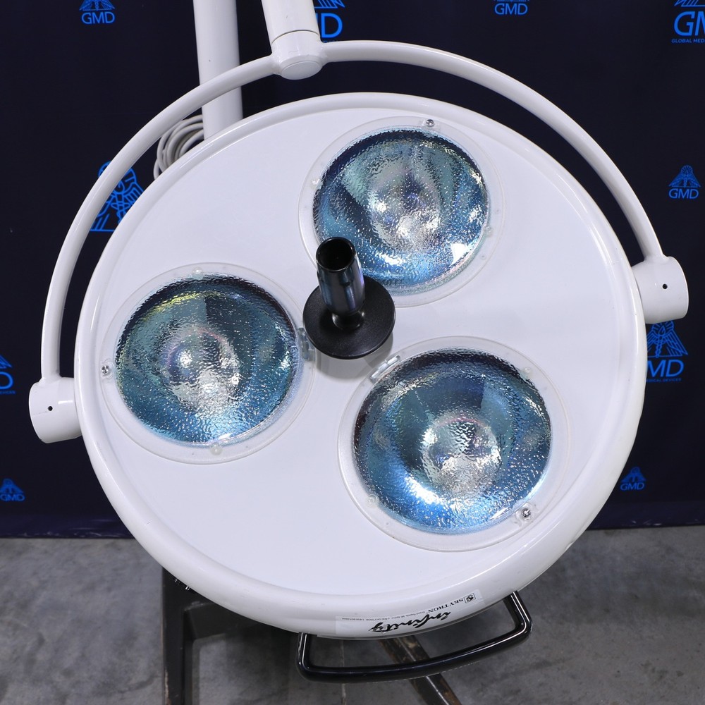 Skytron Infinity IN19 Surgical Light