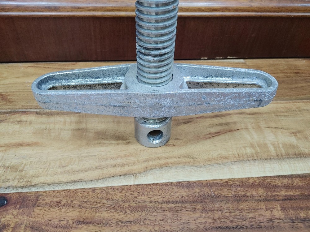 Adjustable Level Jack