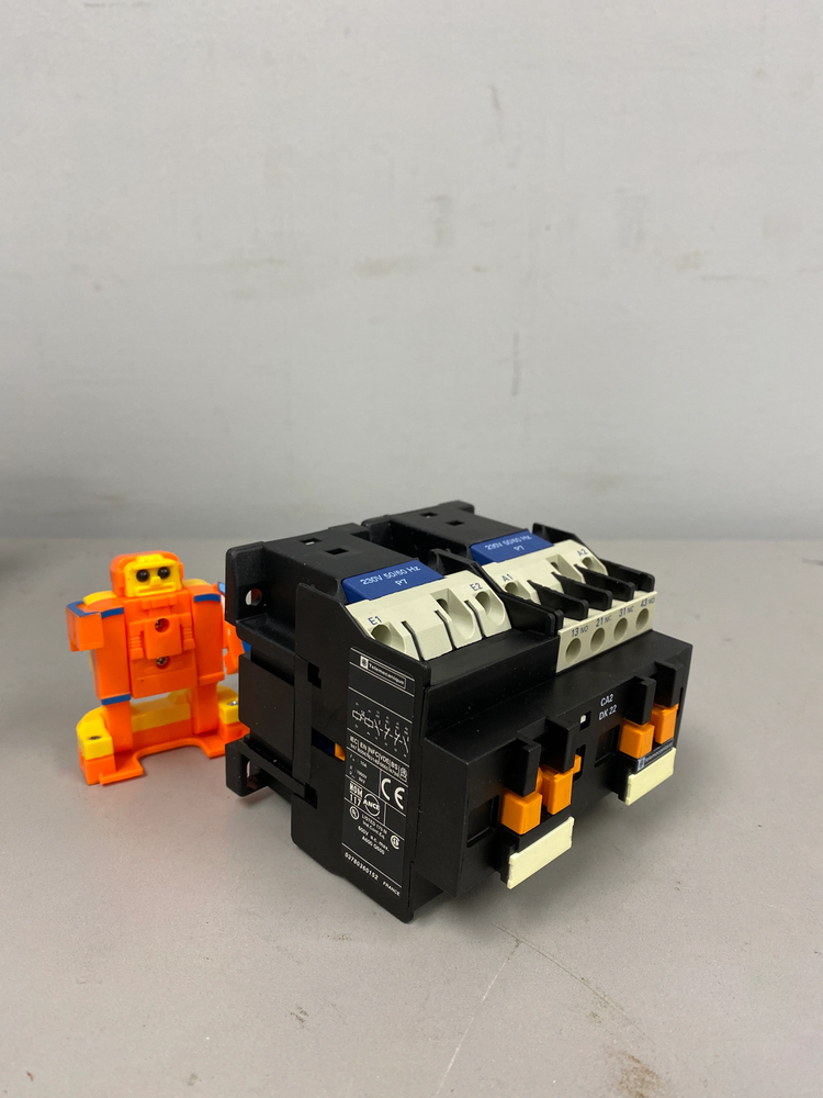 Telemecanique CA2-DK22P7 Latching Control Relay (New)