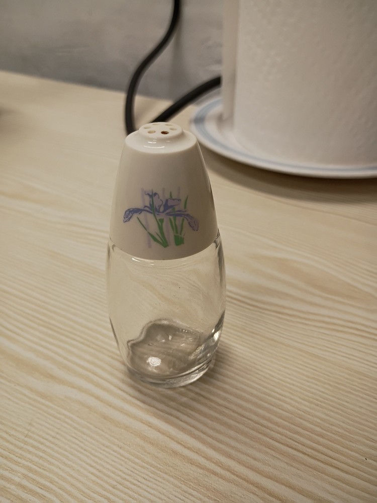 Glassware Sugar Shaker & Plastic Lid Shadow Iris (Corelle)